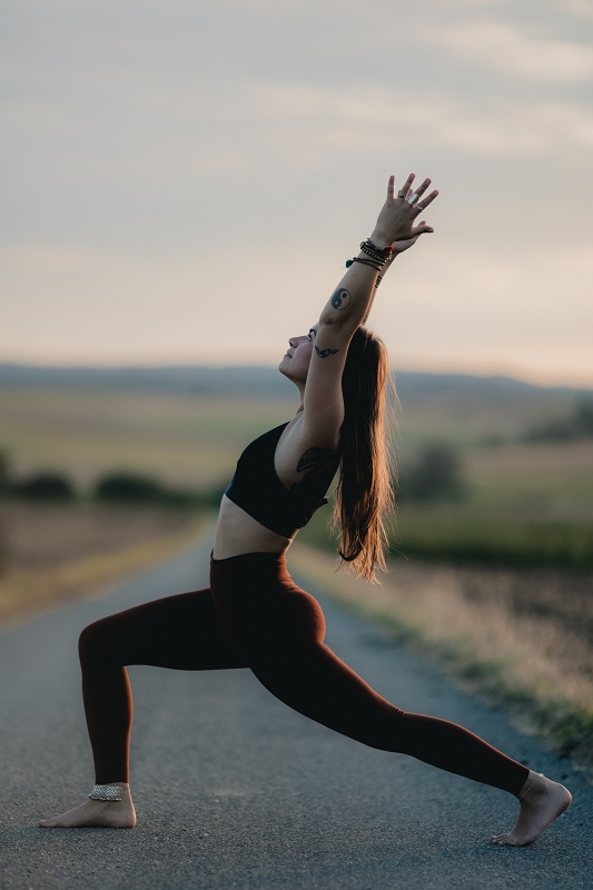 yoga_alice_outdoor_warrior_pose