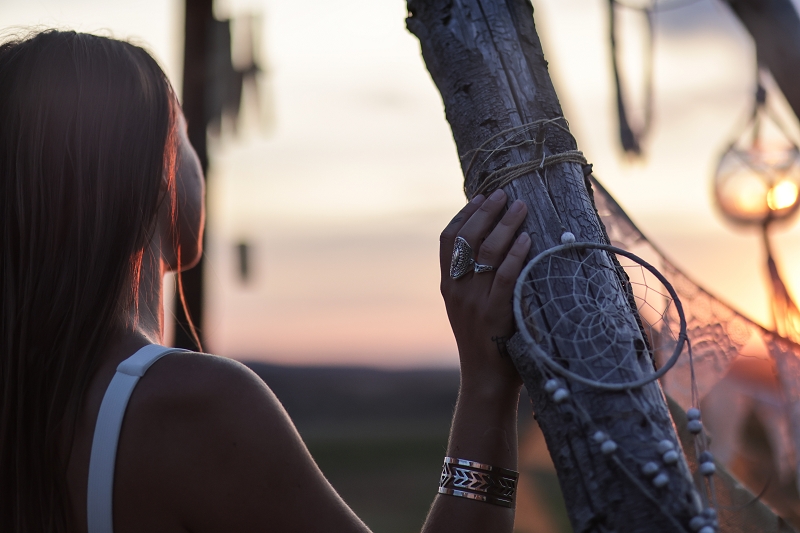 yoga_alice_spiritual_sunset_boho yoga_alice_sommer_details_schmuck_boho