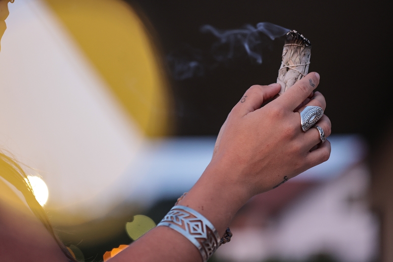 yoga_alice_spiritual_ritual_smudge yoga_alice_spiritual_ritual_smudge