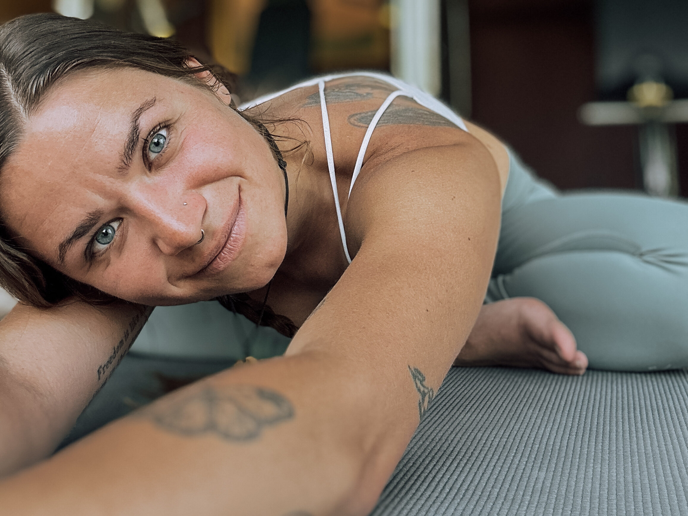 yoga_routine_lächeln_energievoll