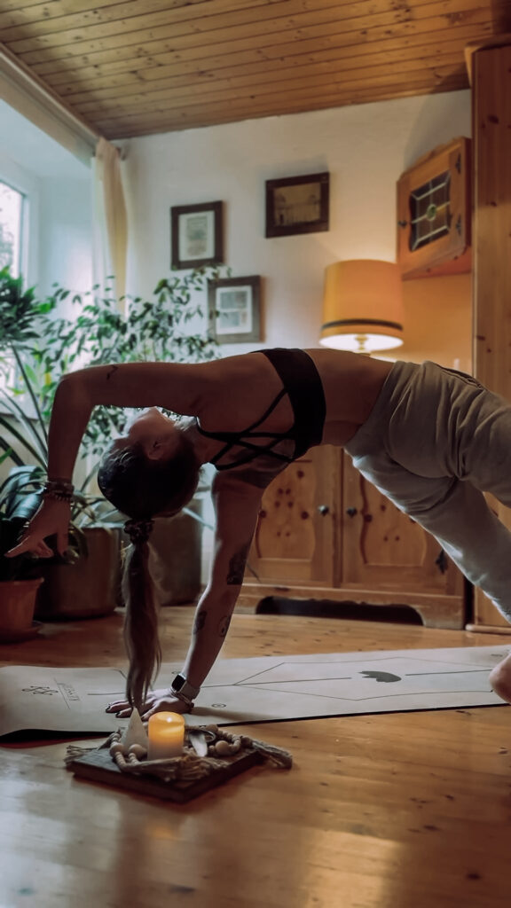 lavendel räucherbündel heimische kräuter räuchern morgen yoga ritual onlineyoga